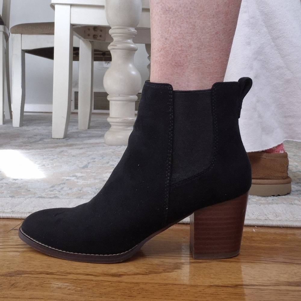 EUC J CREW Size 7 Black Suede Booties